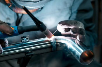 Serviços de Usinagem Tornearia e Solda Serviços de Usinagem Tornearia e Solda