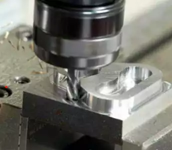 Usinagem de peças em Fresadora