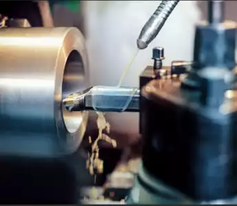 Usinagem de peças em Torno Mecânico