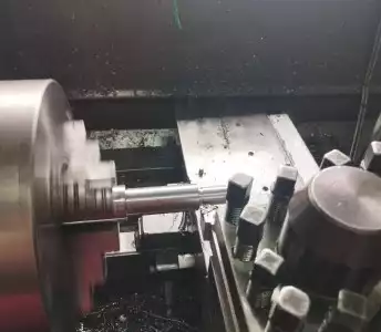 Usinagem de peças em Torno Mecânico