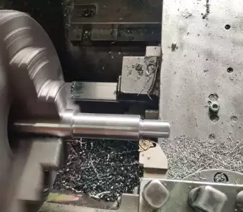 Usinagem de peças em Torno Mecânico